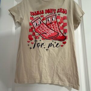 Gildan Kids Short Sleeve Tee Cream with Red & Black Sock Graphic